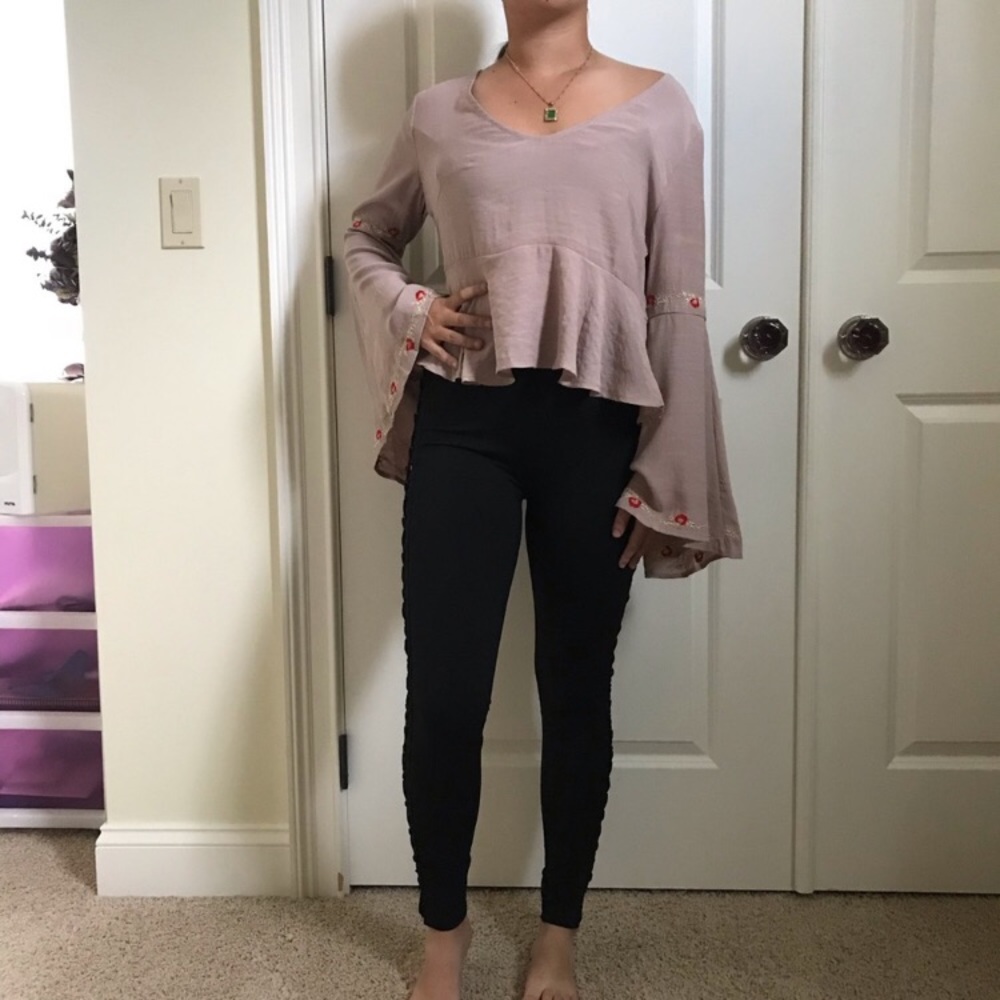 🎁taupe floral bell sleeve top M - Picture 5 of 8